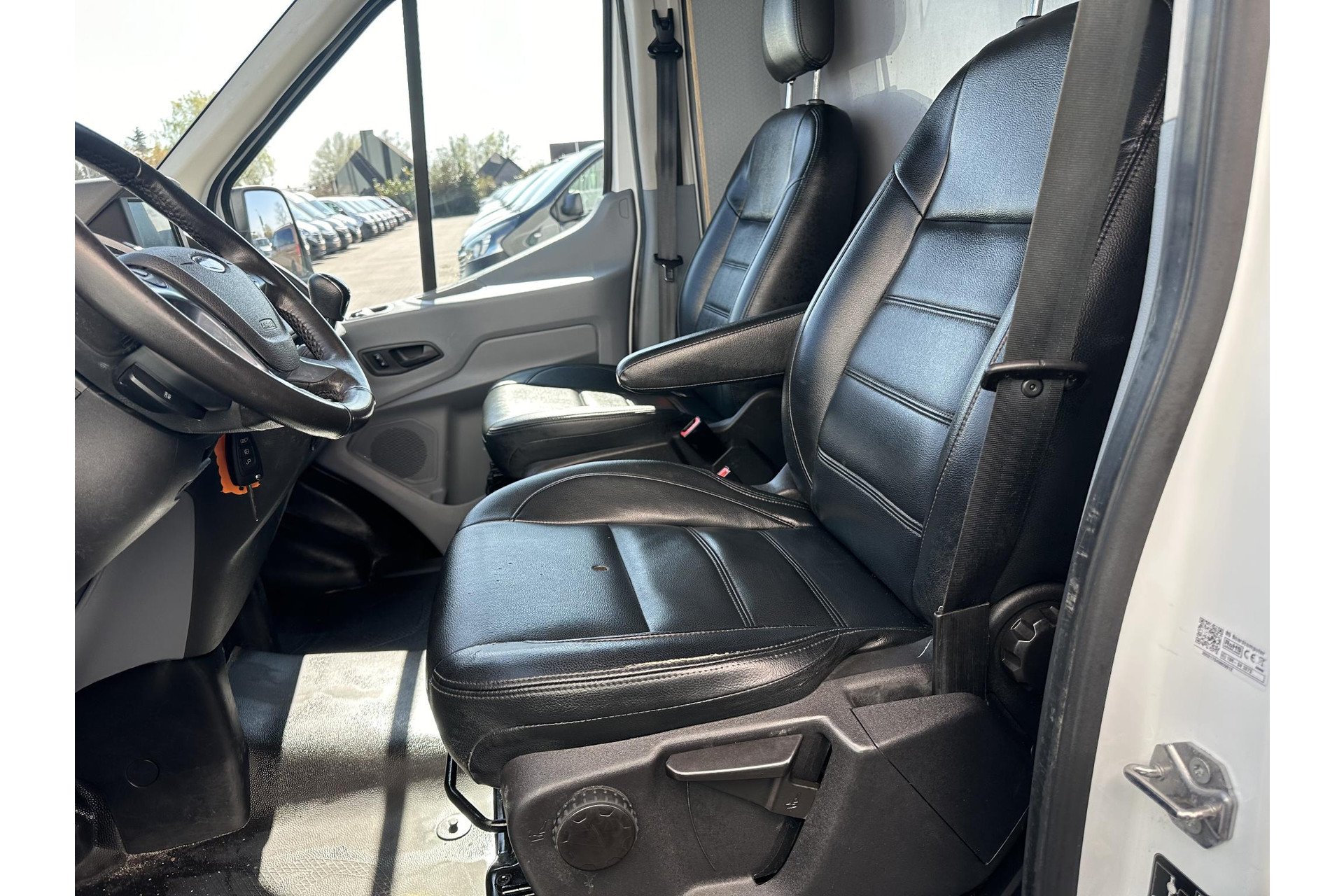 Ford Transit 350 2.0 TDCI L3H2*A/C*NAVI*HAAK*CRUISE*CAMERA*